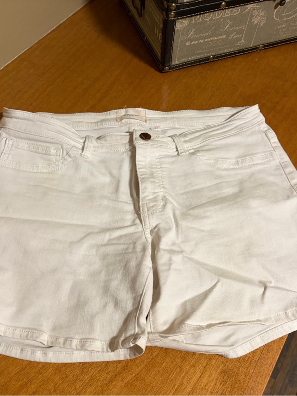 BKE Women's White Cotton Stretch Shorts
